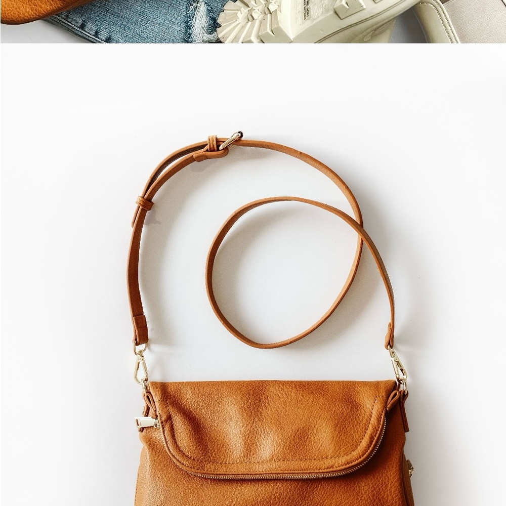 Elegant Tan Leather Crossbody Bag